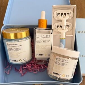 Truly Coco Cloud Shave Set